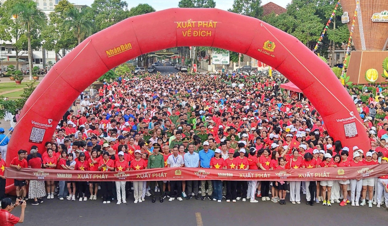 Công chức Thanh tra tỉnh Đắk Lắk tham gia Chương trình đi bộ “Cùng Việt Nam tiến bước”